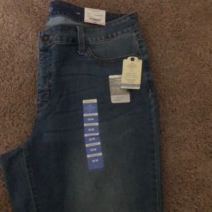 Brand new jeans never worn and in great condition